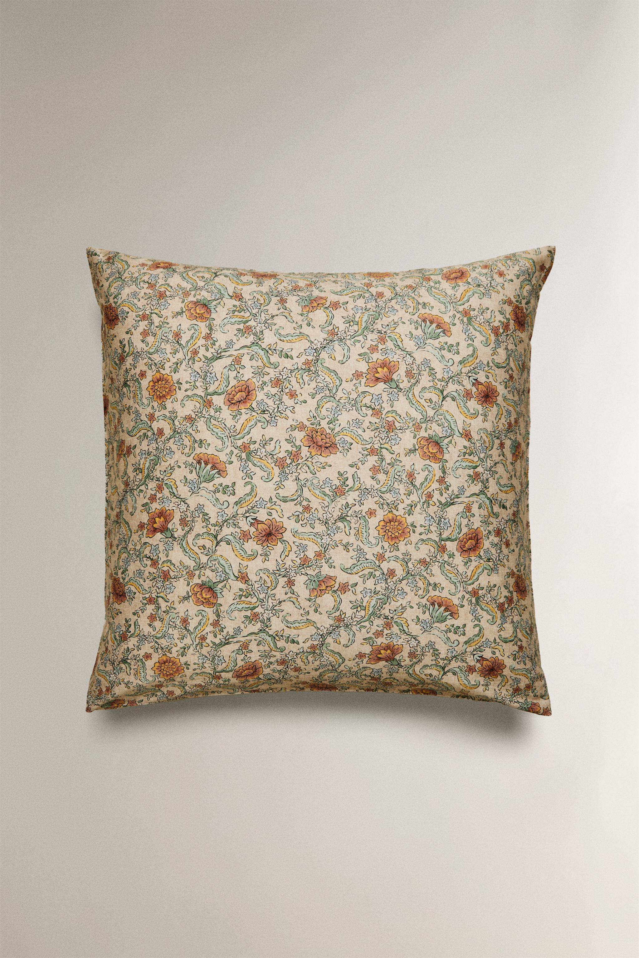 SATEEN PILLOWCASE WITH FLOWERS (300 THREAD COUNT)